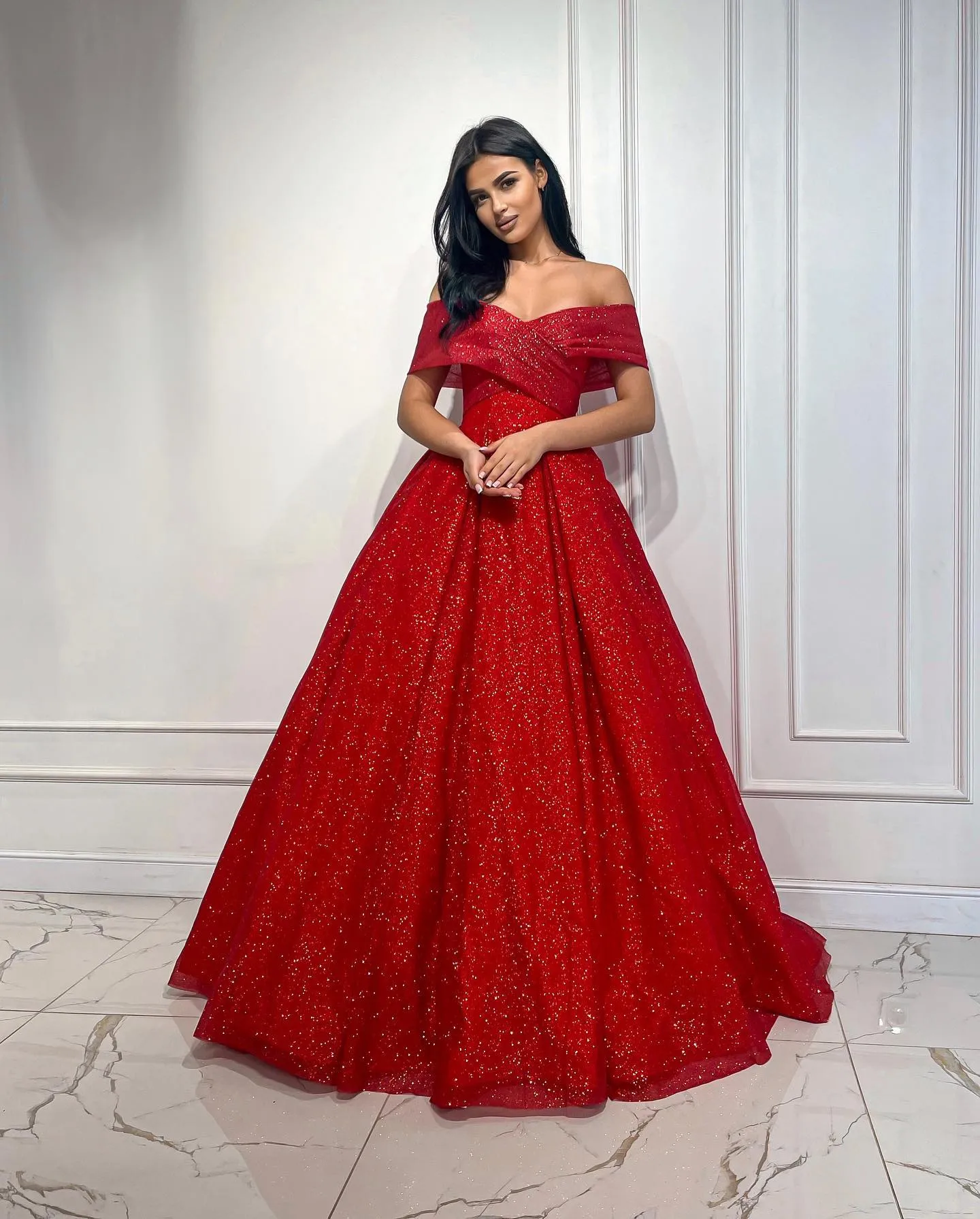 Robe De Bal Rouge Chatoyante Robe De Soiree A Paillettes A Epaules Denudees Pour Occasions Speciales Du 168 08 DHgate