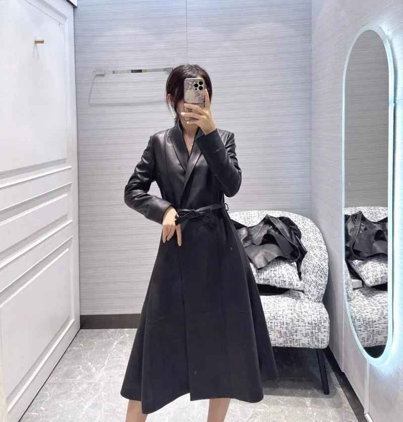 Coue de cuir en cuir de haute qualité Black Lambs en peau d'agneau Black Fashion Fashion Véritable robe de tranchée sexy V cou de cou long pour les dames