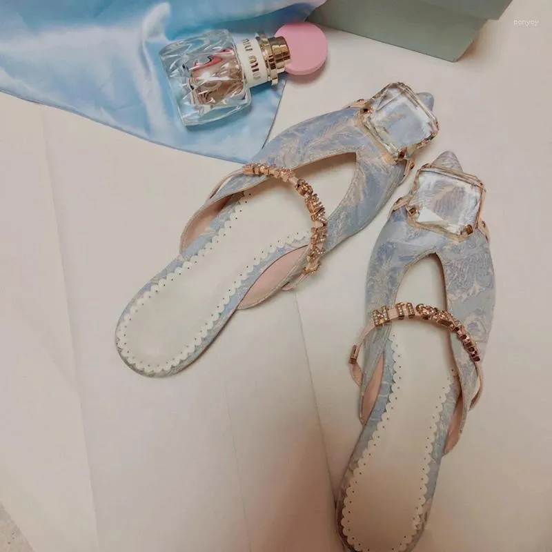 Sandaler Summer Mules Shoe Fashion Lady Shallow Rhinestone Satin Point Toe Flats Tisters Woman Sexig Cover Metal Button