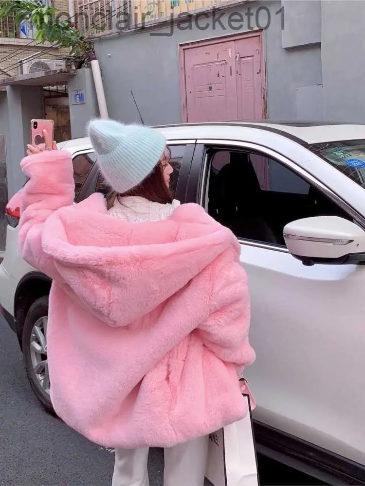 レディースフェイクファーコート：甘いピンクの冬のコート、濃厚な