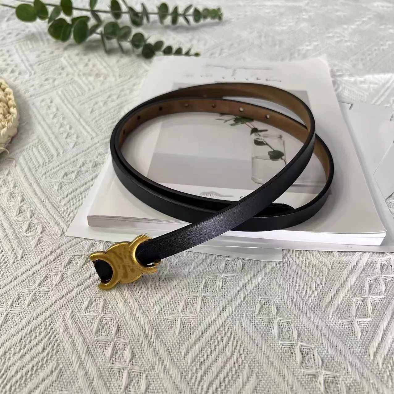 Cintura elegante per donna, cinture di lusso strette e silenziose firmate, arancione nero, cintura semplice e aggraziata per abiti, cintura sottile di design in pelle liscia con fibbia in metallo