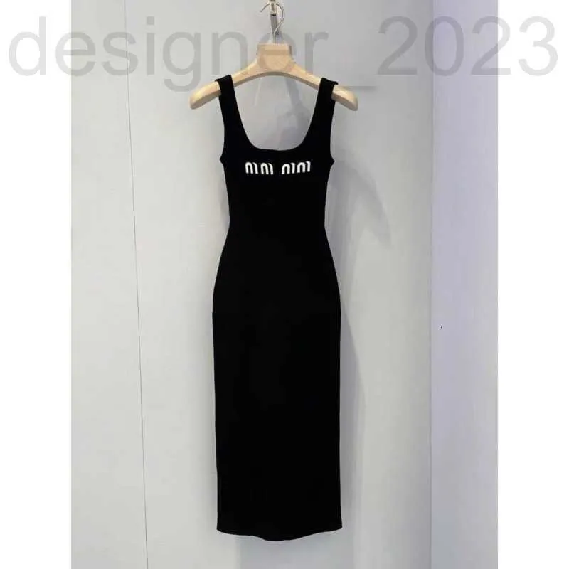 Grundlegende Freizeitkleider, Designer-Luxusmarke, schwarzes Kleid von Miu, Designer-Unterhemd, süßer Minirock, sexy ärmellose Weste, Sommer, Y2K-Strick-Tanktop S6G5