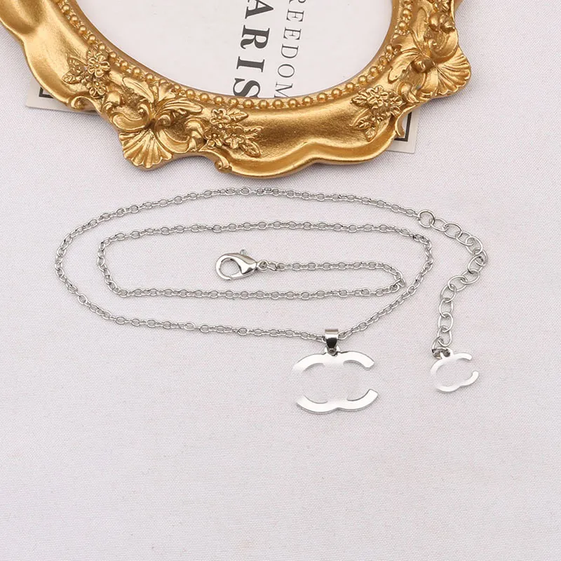 Luxury Designer Brand Double Letter Pendant Necklaces Charm Chain 18K Gold Plated Crysatl Rhinestone Sweater Newklace for Women Wedding Jewerlry Accessories