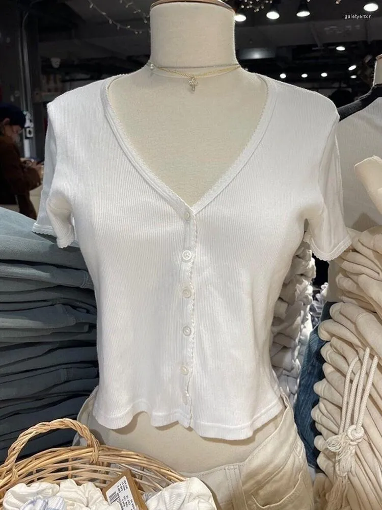 Женские футболки, однотонные футболки в рубчик с v-образным вырезом, женские милые белые футболки из мягкого хлопка с кружевной отделкой и короткими рукавами, летние винтажные простые тонкие укороченные топы