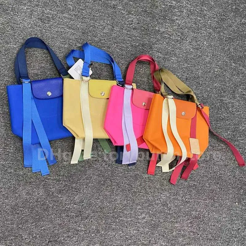 2024 Contraste Nylon Bolsas de cosméticos Casos Diseñador Tote Cinta Lienzo Pequeño Bolso Lindo Casual Mujeres Hobo Bag