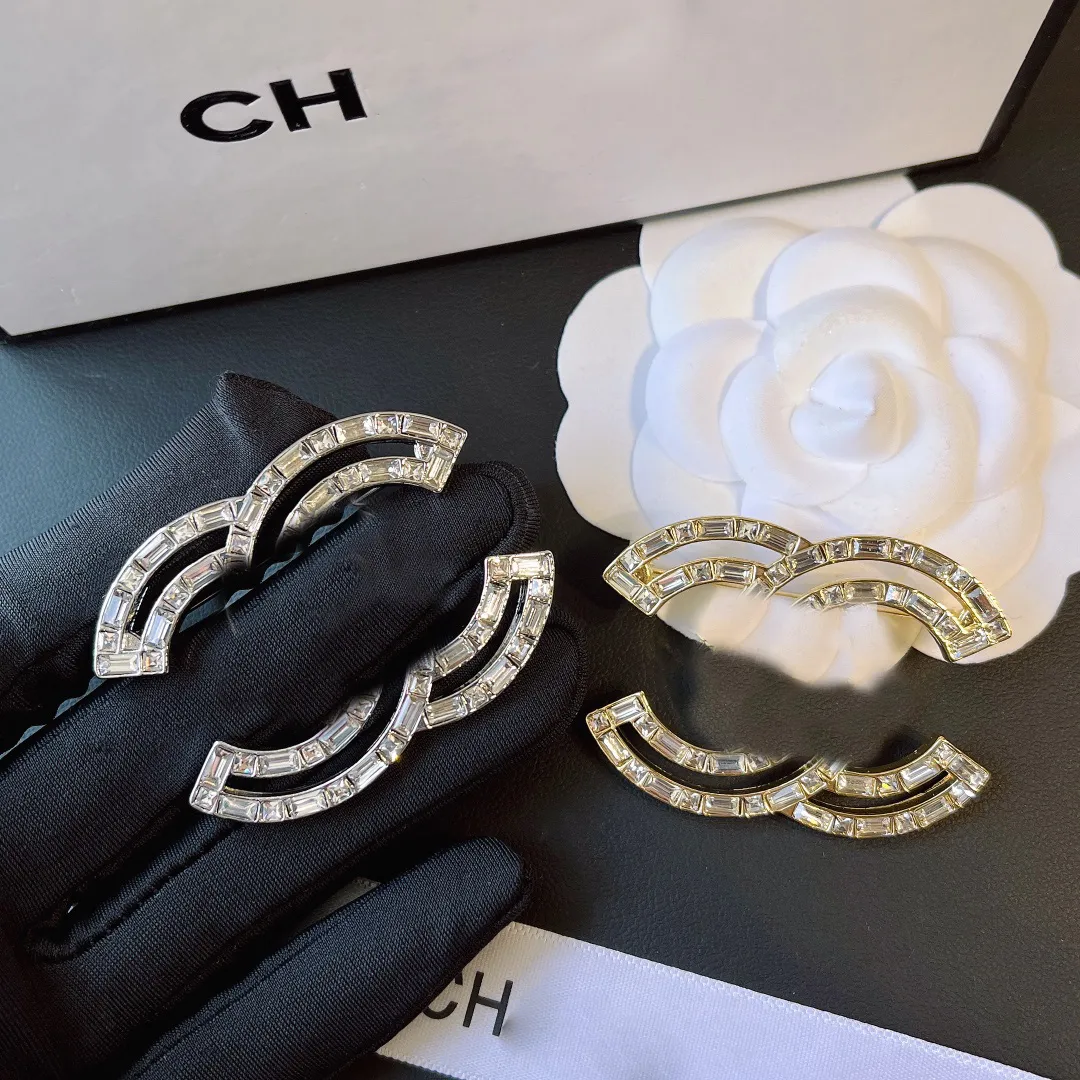 18K 골드 스탬프 CH 브로치 브랜드 Desinger Celtic Jewelry Women 브랜드 레터 편지 핀 브로치 빈티지 패션 유럽 애호가 웨딩 파티 드레스 액세서리 선물 상자