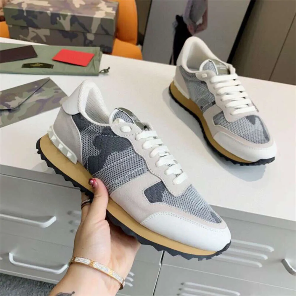 スニーカー VALENTINO SNEAKERS Valentino Garavani Upvillage Metallic Low-Top Sneakers