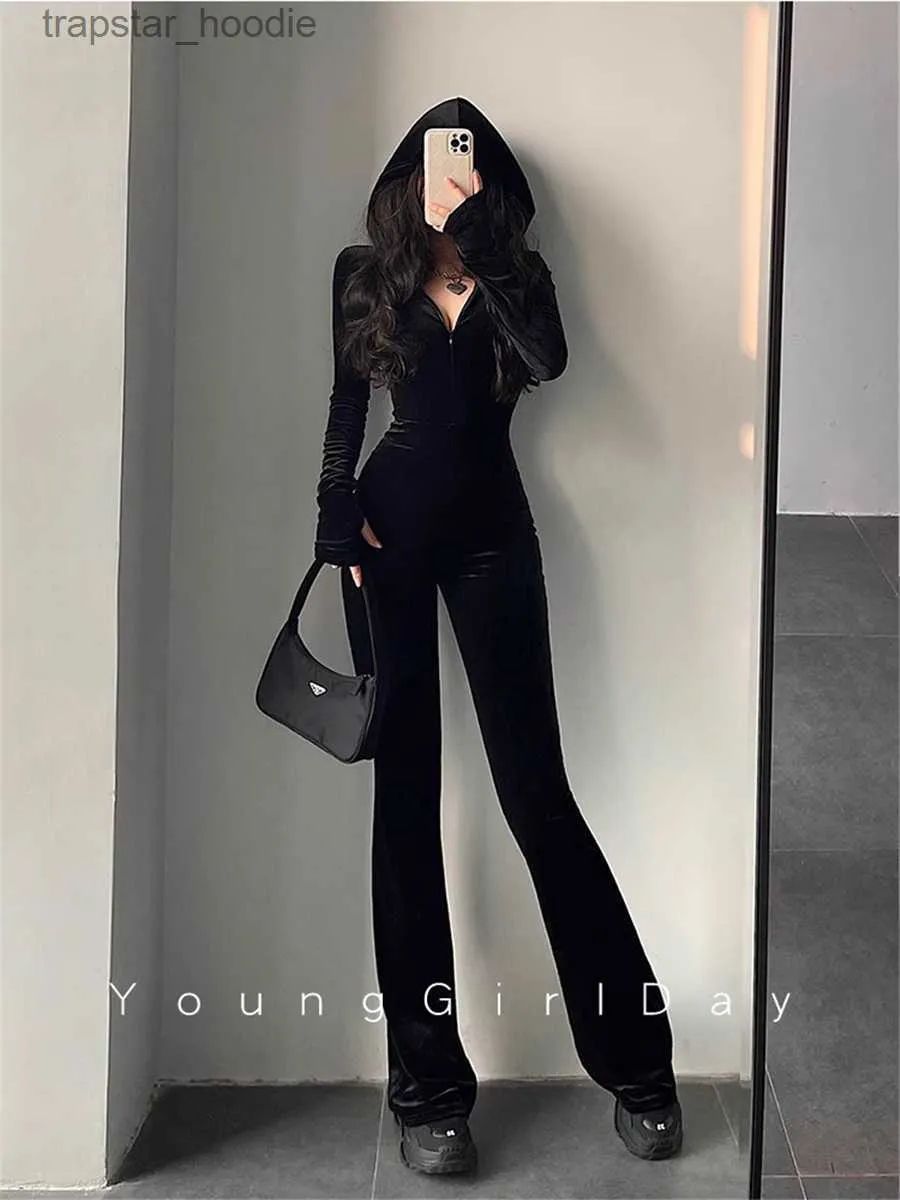 Kvinnors jumpsuits Rompers Sexy Bodycon Jumpsuit Women Autumn 2023 New Fashion Hooded dragkedja Flare Pants Rompers Vintage Streetwear Winter Velvet Jumpsuit L230921