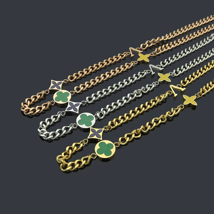 Ny designad Titanium Steel Jewelry V-Letter Monogram Fyra bladblomma kubansk tjock kedja halsband mode örhänge armband designer smycken lv019100