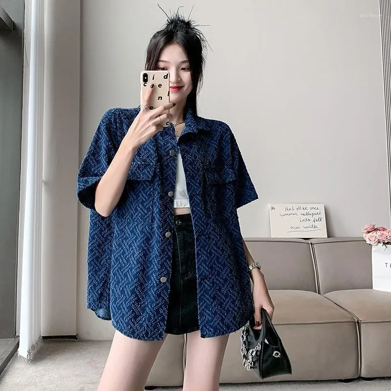 Kvinnor BLOUSES Blue Denim Lapel Shirt för 2023 Summer Design Sense Niche Short Sleeved Jacket Top