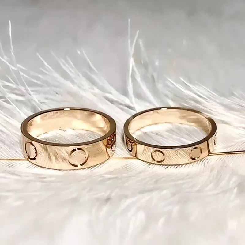 Designerring Titanium Steel Silver Rings Men and Women Rose Gold Jewelry Couples Christmas Ring Gift Party Bröllopsbredd 4-6 mm Ring för parringar gåva