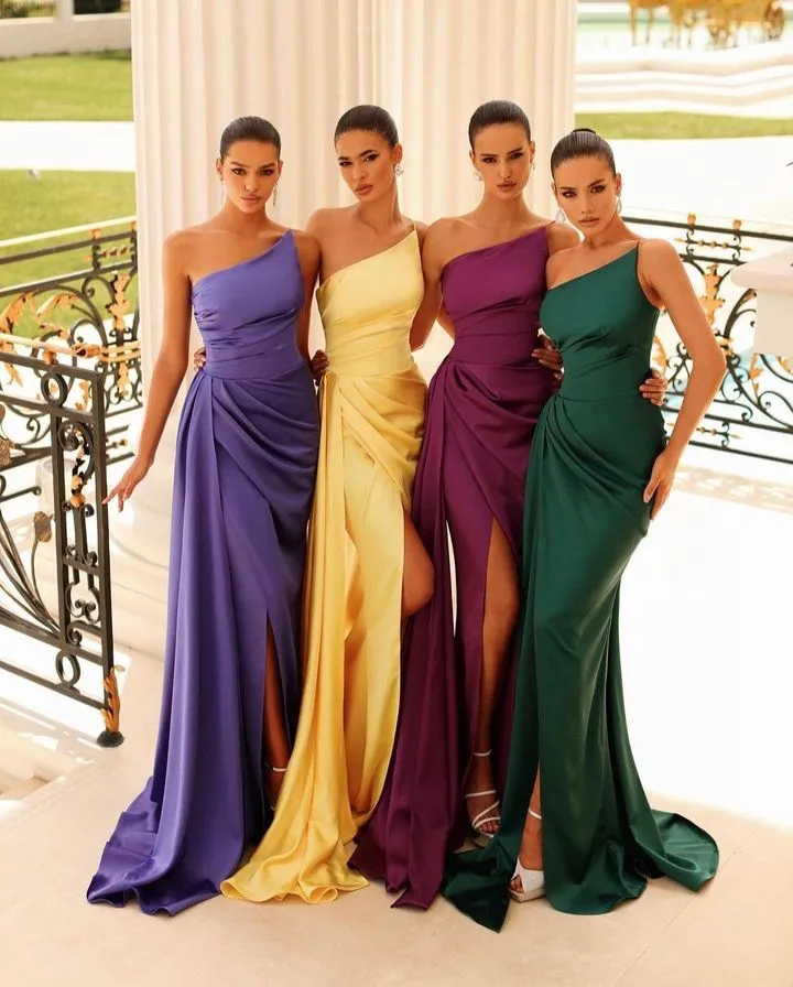 Simple Plus Size Mermaid Bridesmaid Dresses Long for Women Strapless Draped Pleats High Side Split Maid Of Honor Pleats Floor Length Wedding Guest Gowns