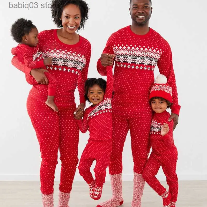 Tenues assorties pour la famille 2023 Vêtements du Nouvel An Ensemble de pyjamas de famille de Noël Mère Père Enfants Tenues assorties Bébé Barboteuse Pyjamas doux Look familial T230921