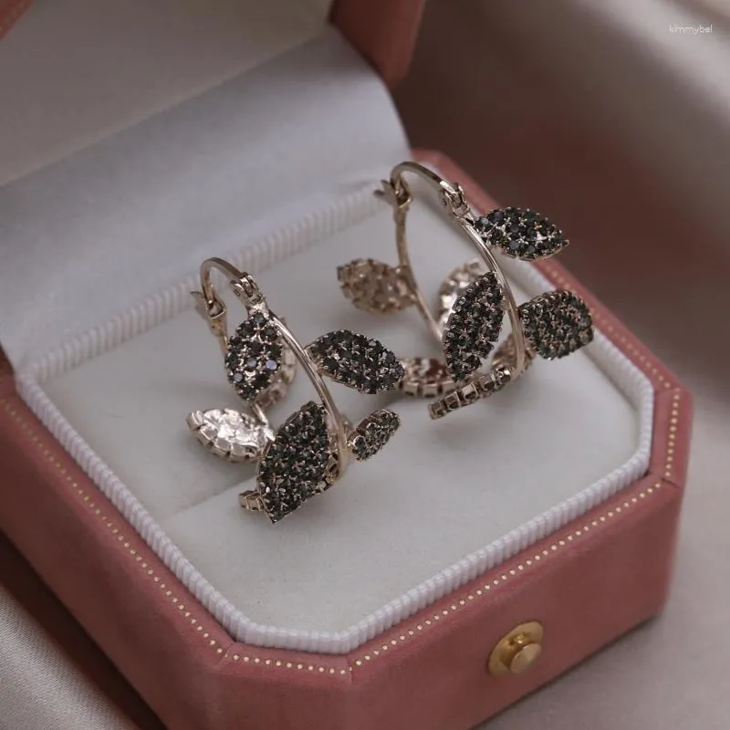 Dingle örhängen Sydkorea mode smycken lyxig grå kristallblad båge elegant kvinnokvällstillbehör