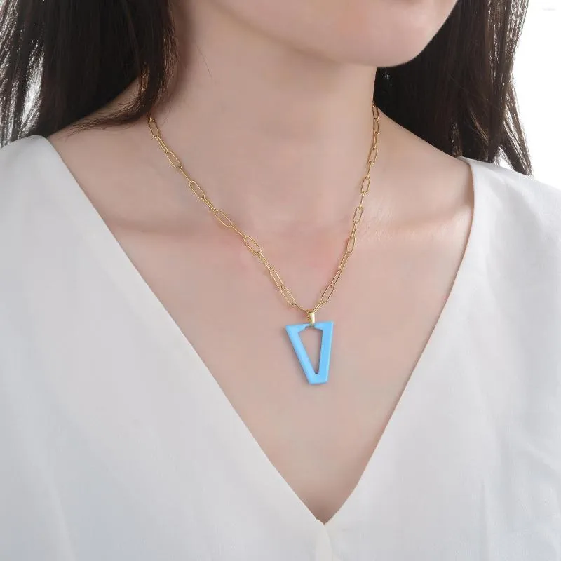 Collane con ciondolo Collana classica con lettera V placcata in oro in rame per donna Gioielli di lusso Regalo femminile di alta qualità