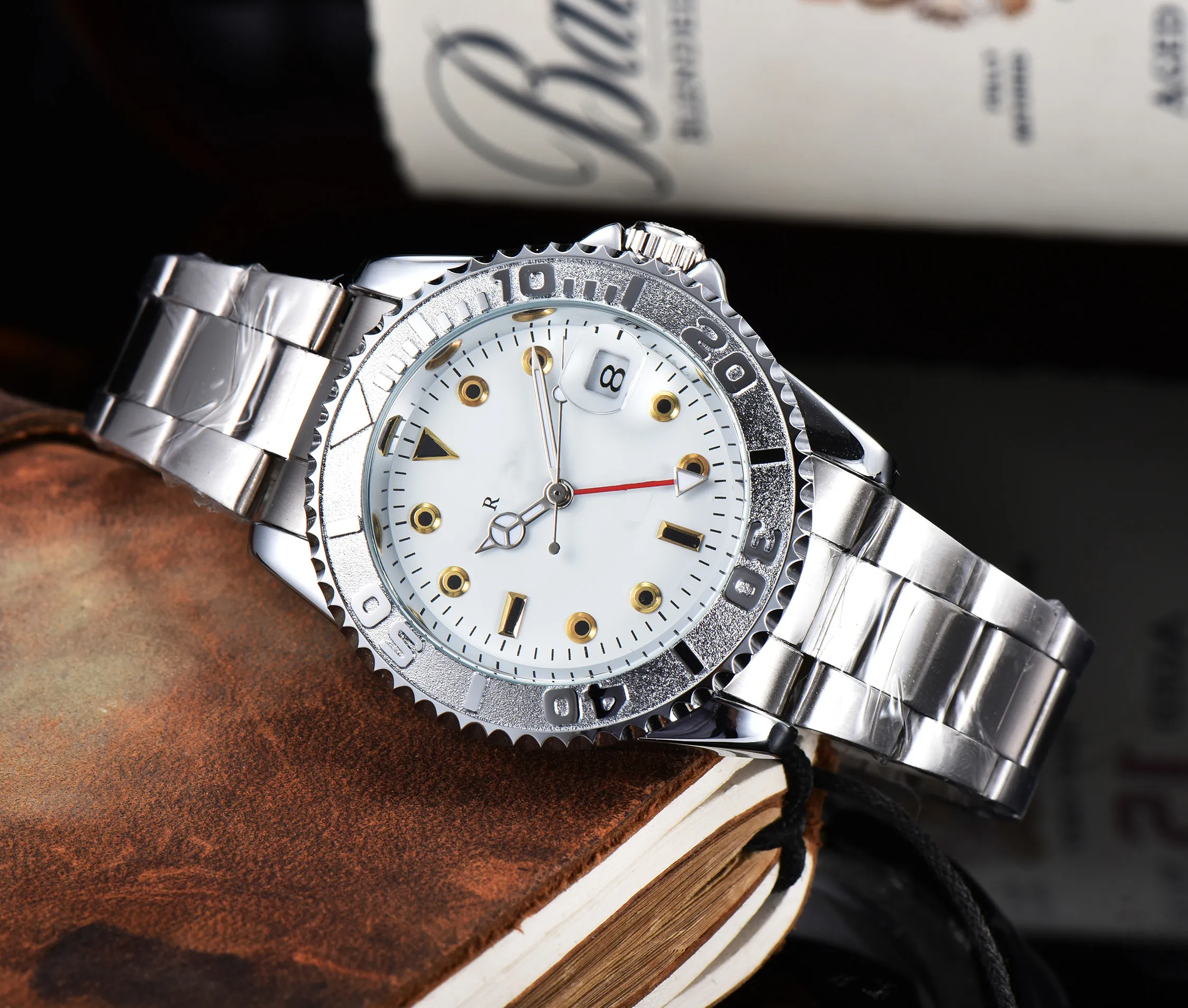 Orologi da parete costosi sale