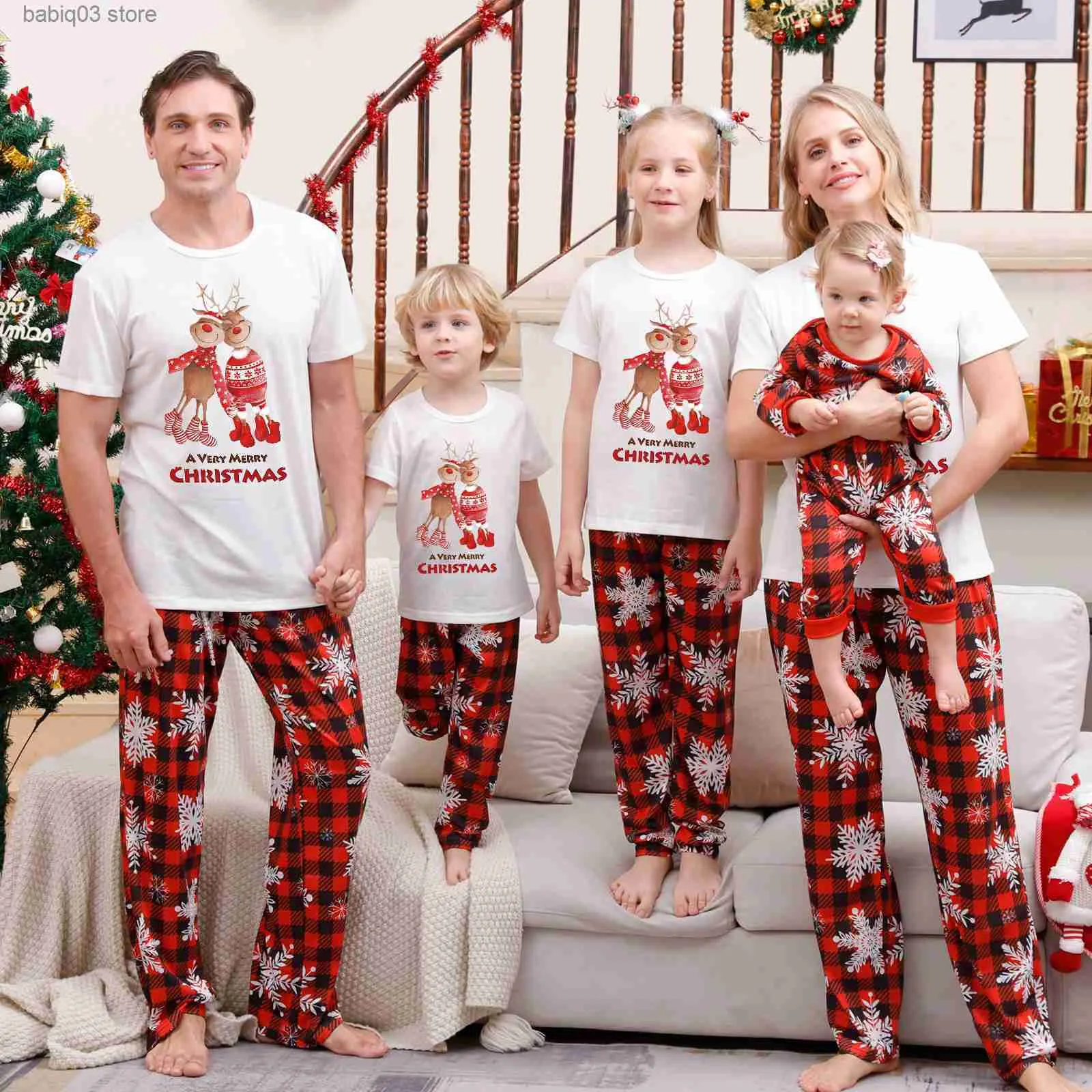 Familjsmatchande kläder Merry Xmas Family Matching Outfits Deer Print Kort ärm Top+Long Pants Pyjamas Set vuxna barn Sleepwear Baby Romper Xmas Look T230921