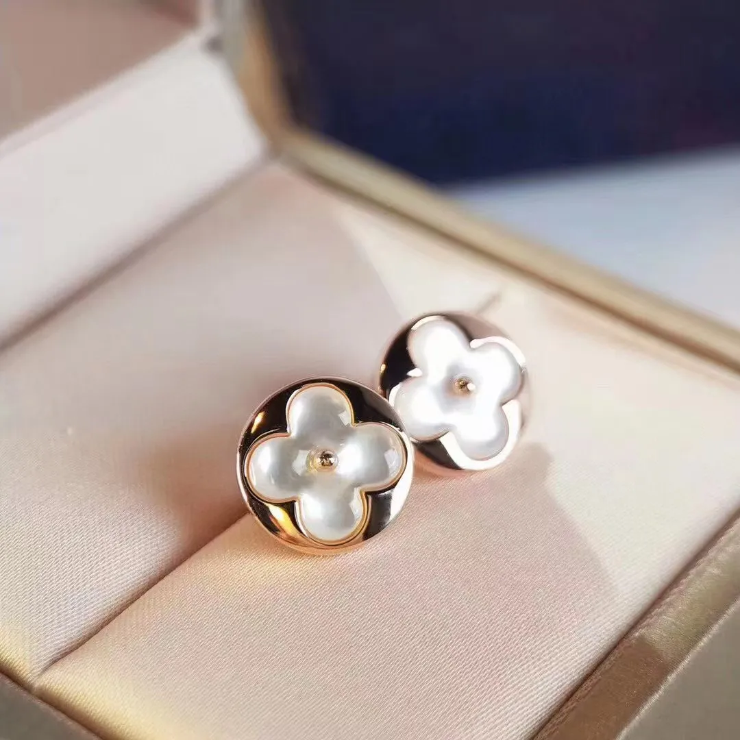 Luxury Mother of Pearl Clover Designer Stud Earrings for Women Girls 18k Gold Elegant Charm Love Ear Rings Earings Earring Nice Jewelry Brand Box Packing