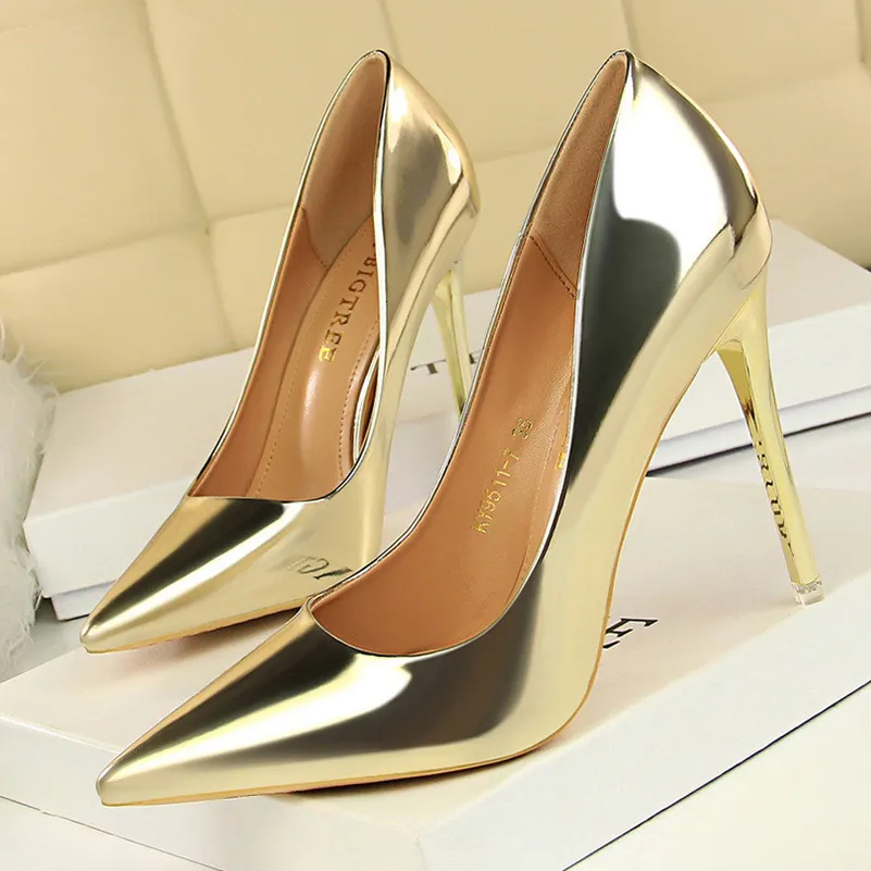 드레스 신발 특허 가죽 펌프 7 5cm 10 5cm 하이힐 레이디 스틸레토 로우 웨딩 신부 Mteallic Silver Gold Sparkly 230921