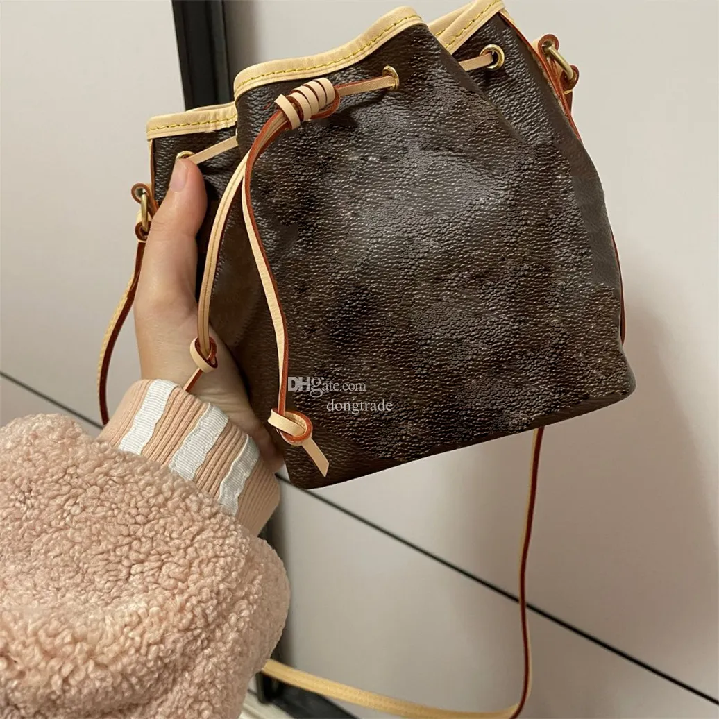 Luxurys Designer Bags Purches Handbags財布ファッションショルダーバッグエレガントな有名な高級クロスボディメッセンジャー