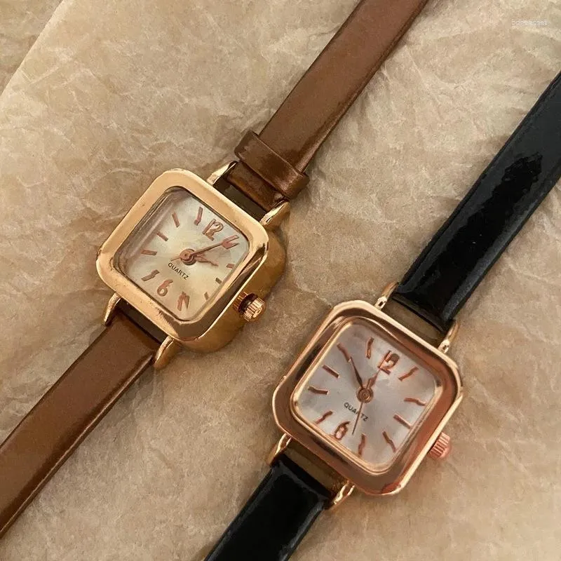 Relógios de pulso simples clássico mulheres pequeno mostrador quadrado vintage relógio fino pulseira de couro elegante feminino quartzo casual