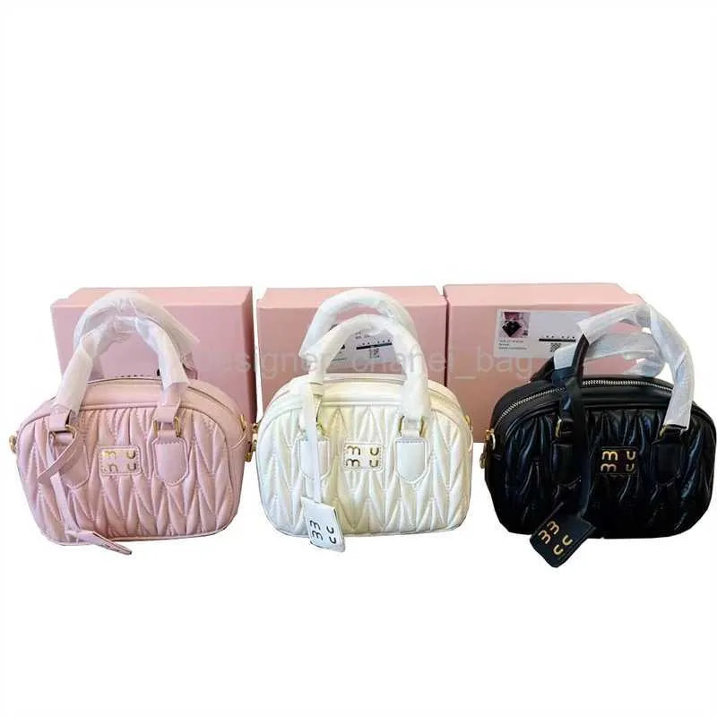 DHgate.com:Chic Quilted Shoulder Bag - Mini Matelasse Design