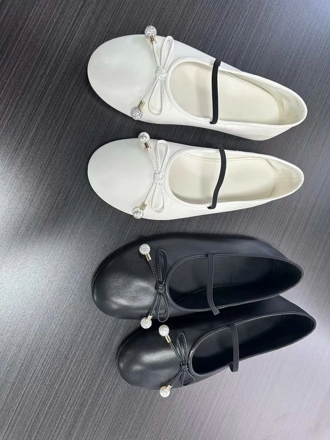 23 nouvelles chaussures classiques de grand-mère à fond plat et à nœud avec une élasticité modérée à l'arrière du pied, chaussures amples à bout rond