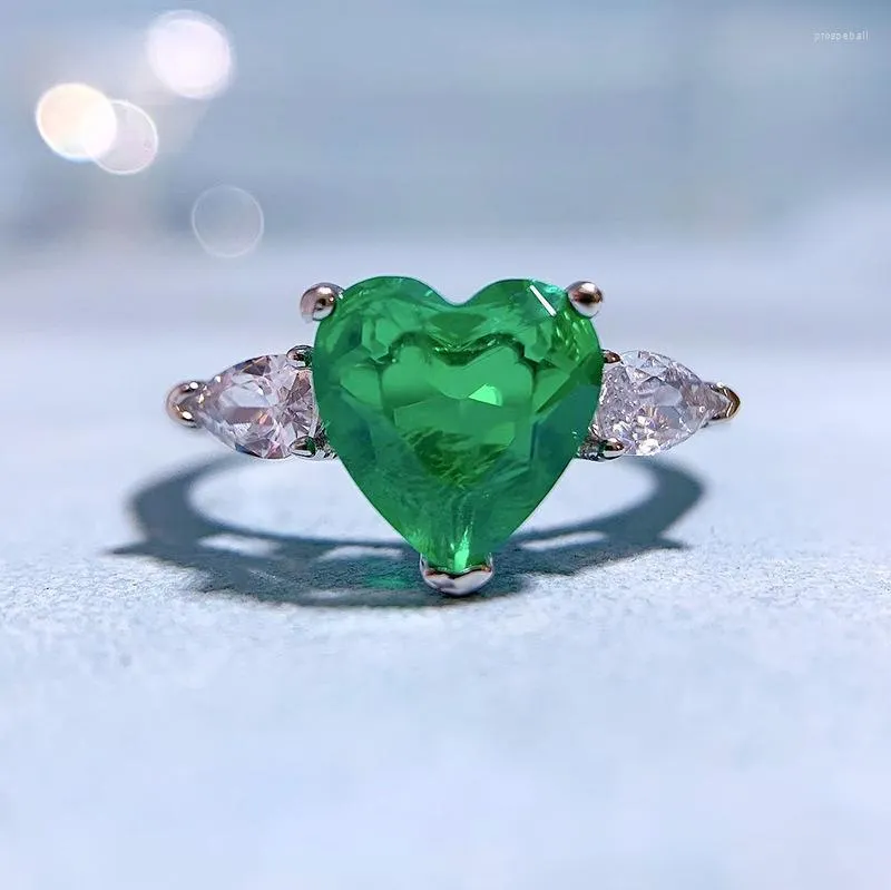 Anneaux de cluster Spring Qiaoer 925 Sterling Silver 8 8mm Heart Cut Emerald High Carbon Diamonds Fine Bijoux Bague de fiançailles de mariage