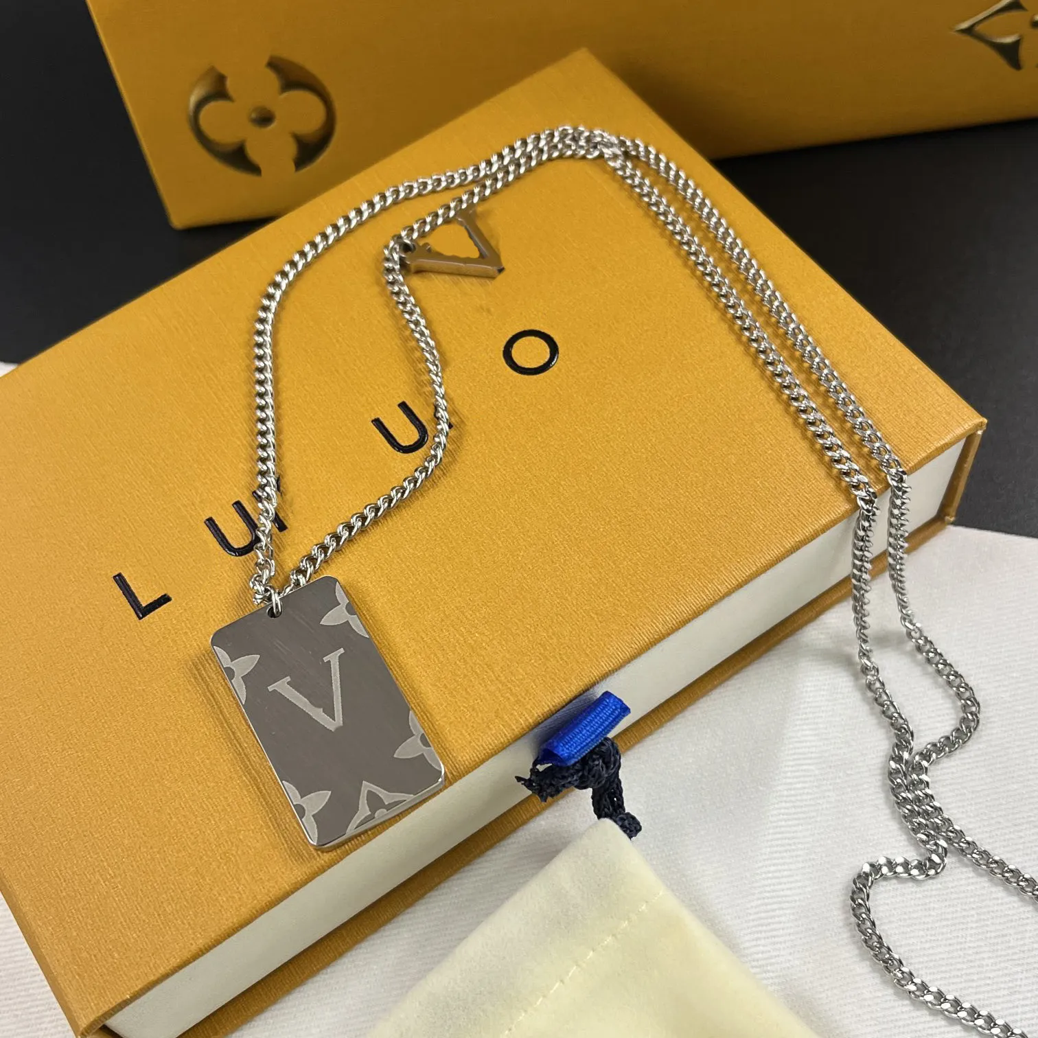 925 Silver Letter Necklace Luxury Designer smycken Rostfritt stål Butikhalsband Högkvalitativ kärleksgåva Halsband med korrekt varumärkeslogotyp