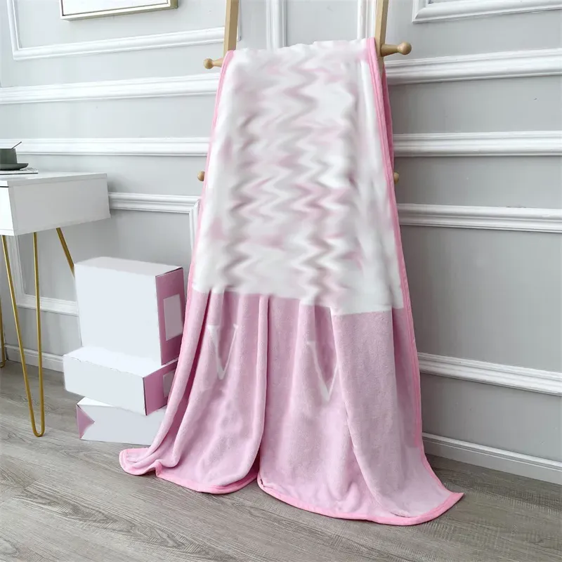 Vintage Designer Throw Blanket Cashmere Fluffy Blankets Plaid Pattern Trendy Bed Sleep Warm Bedspread Classical Barefoot Blankets Designer