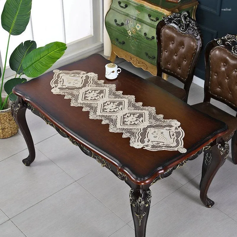 テーブルクロスブリティッシュスタイルの刺繍中空クラフト長方形のテーブルクロスダイニングホールランナーヴィラピアノウォールキャビネットカバー