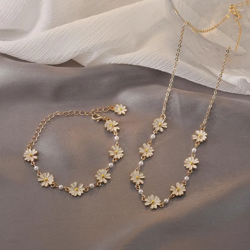 Kedjor Fancy Flower Daisy Cleavicle Chain Halsband Armband för kvinnor Charm Sweet Short Choker Wedding Bridal Jewelry Neck