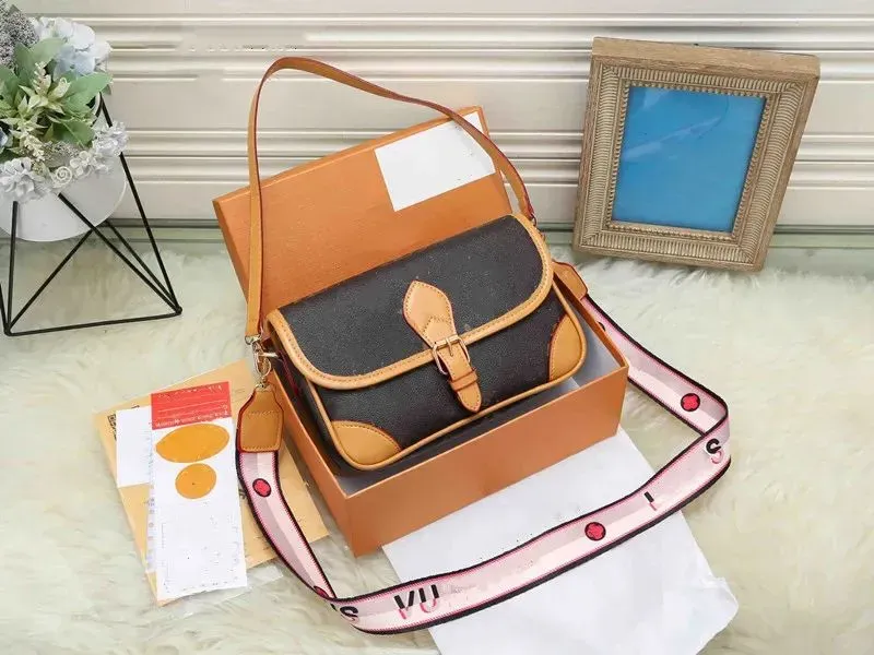 Diane Designer Cross-Body Satchel Jacquard Bag Monograms Handbag Leather Leather Bag Bag Classic الكتف حزام العلامة التجارية للمحفظة