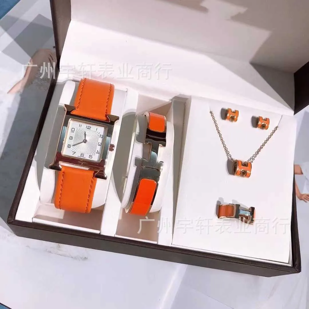 Bracciale di marca di alta qualità per donna e uomo in vendita Serie di orologi trasmessi in diretta set da cinque pezzi in acciaio al titanio quadrato con due facce digitali con logo reale