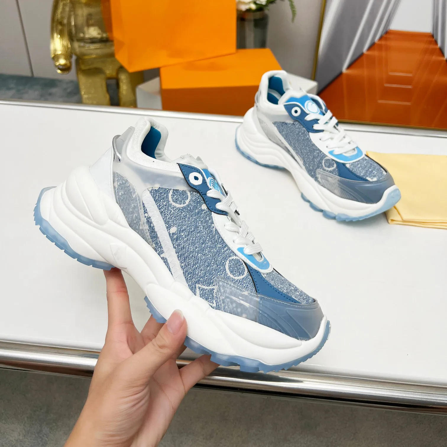 Famous designers of the highest quality women shoes 55 sneakers paneled mesh rubber and viscose other technical materials with cow leather Ultra-light casual 35-40