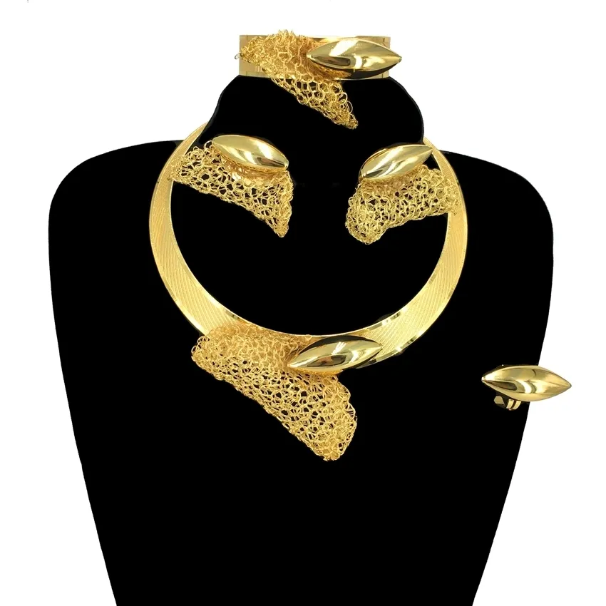 Set di gioielli da sposa Ultimo materiale in rame Collana girocollo Stile semplice Moda Donna Set placcato oro brasiliano FHK15383 230922