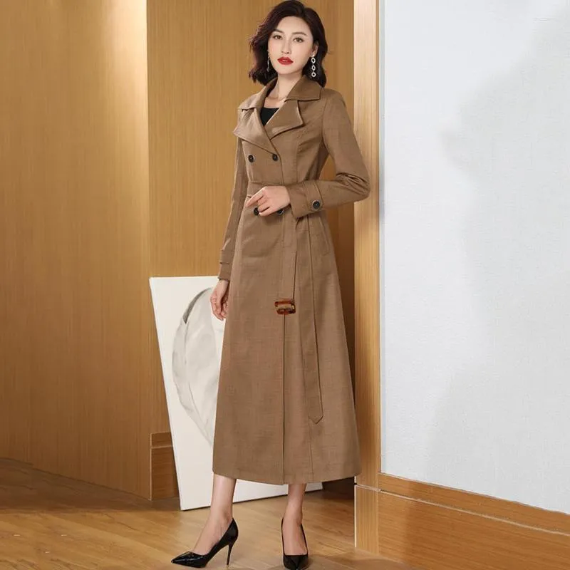 Trench da donna Cappotto marrone stile Inghilterra da donna Primavera Autunno Moda Elegante colletto da abito Cappotto sottile con lacci doppio petto