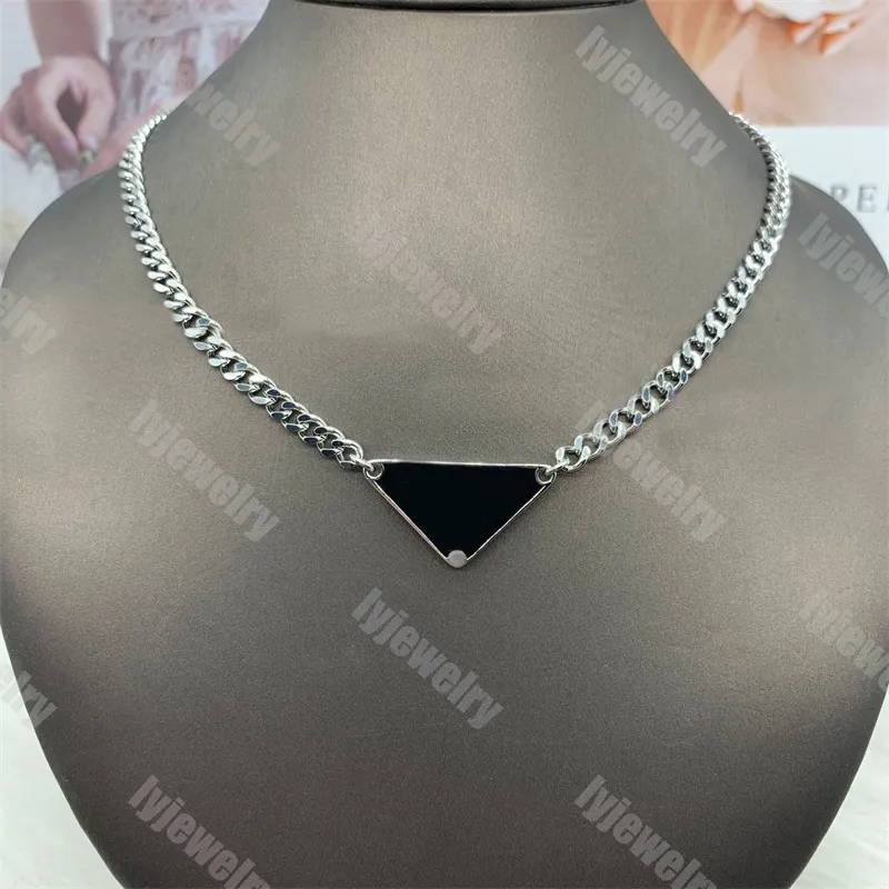 Designer Silver Color Mens Necklace Women Triangle Letters Love Trendy Punk Men Emamel Cool Street Womens Pendants Halsband Damkedjor Luxury JewLery ZB011 F23