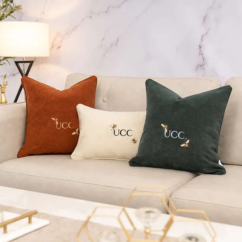 Designers de algodão masculino Moda Throw travesseiros de alta qualidade itens domésticos Carta decorativa Mobiliário de casa impressa Oreiller feminino 588