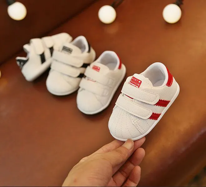 Pu läder baby flickor barn första vandrare spädbarn småbarn klassisk sport antislip mjuka sulskor sneakers prewalker 2023 hösten