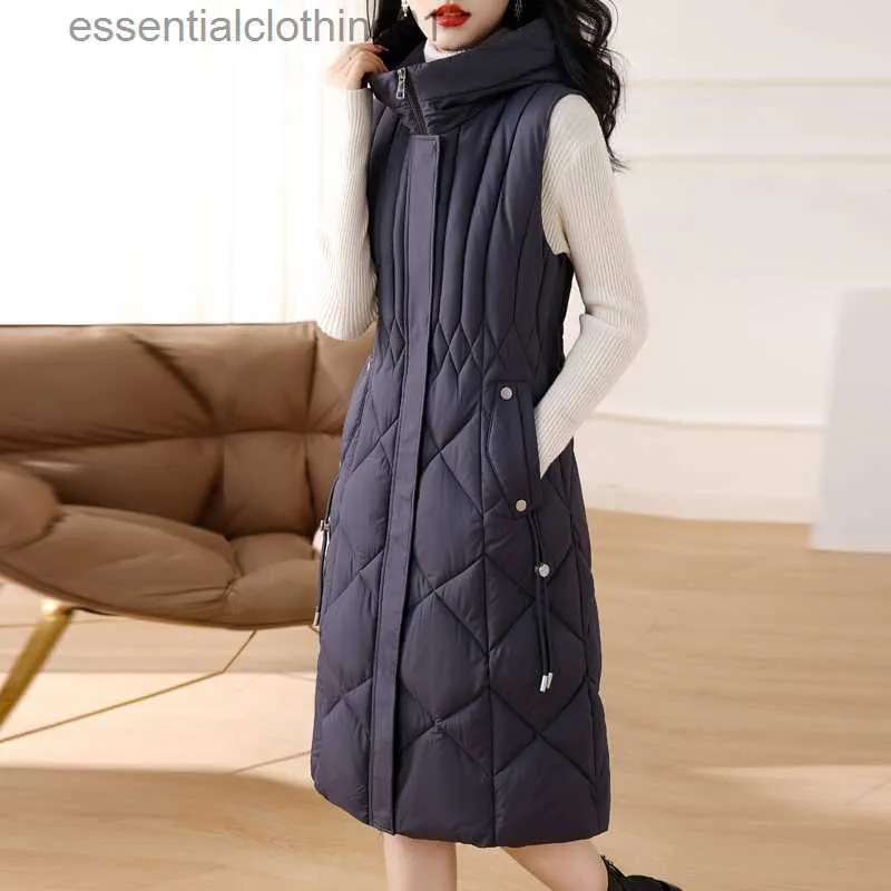 Kvinnors västar 2023 Ny Autumn Winter Fashion Cotton ärmlös vadderad ytterkläder väst och down coat ärmlösa kvinnor huva lång puffer väst L230922