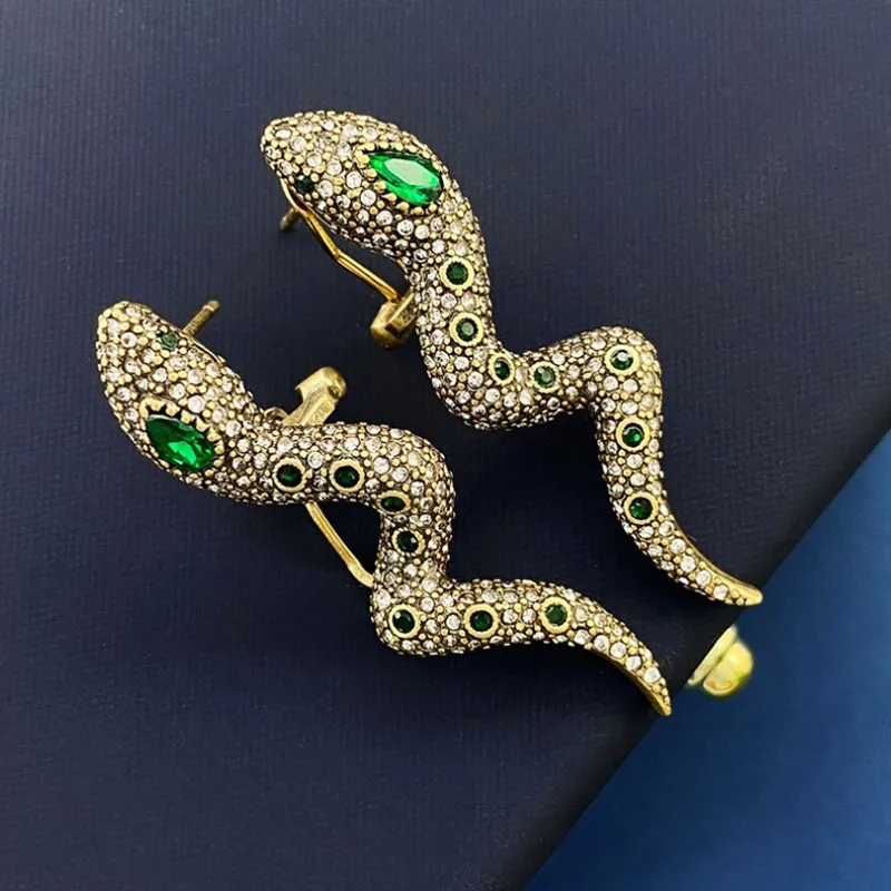 Stud Donia Jewelry European och American Fashion Green Eye Micro Inlaid Zircon Snake Earrings Luxury Retro Accessories 230922