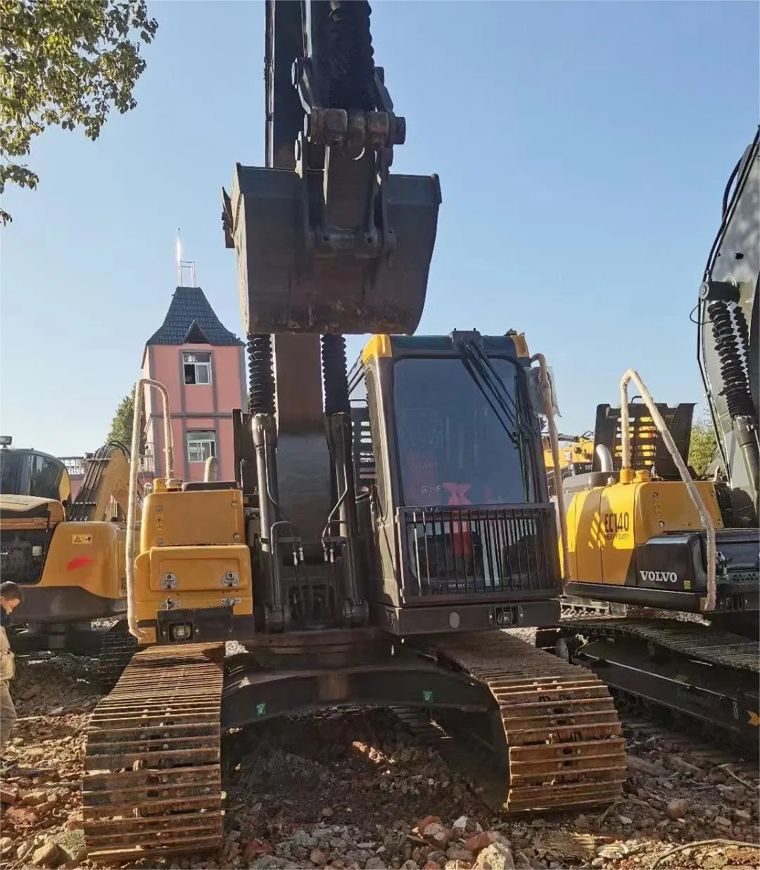 Used Volvo EC140D excavator at a low price, available EC210 EC240 EC250 EC290, global direct shipping