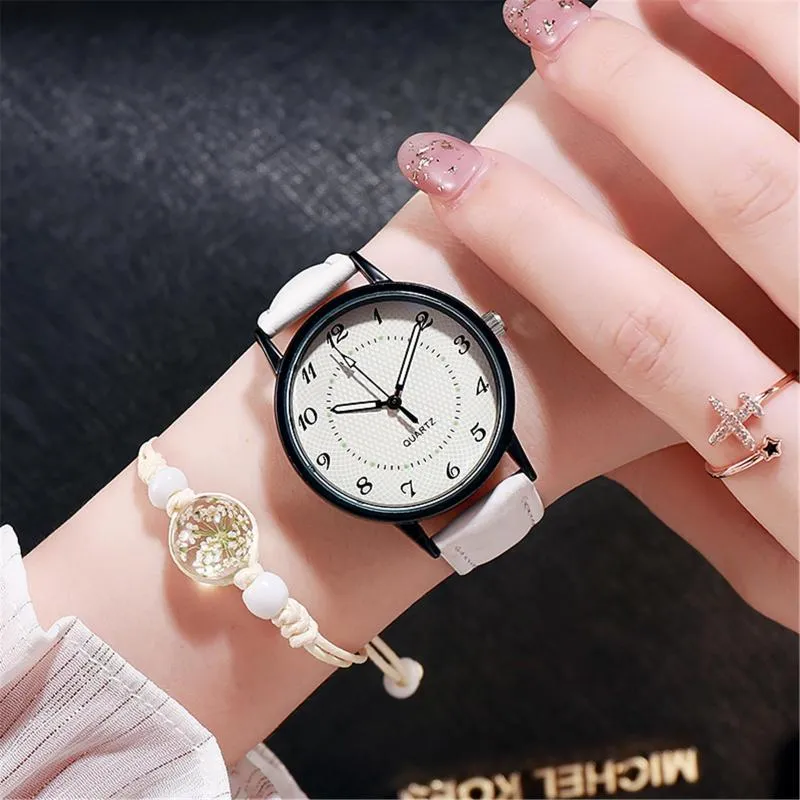 Zegarek klasyczny damski kwarcowy kwarc skórzany pasek zegarek okrągły analogowy świecysko -femme dłonie zegar Wodoodporny