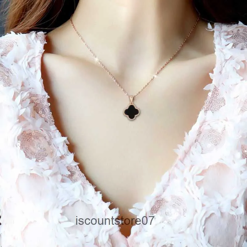 Van Clover Necklace Designer Four Leaf Pendant Korean version Dubbelsidig Lucky Grass Female CollarBone Simpledghn