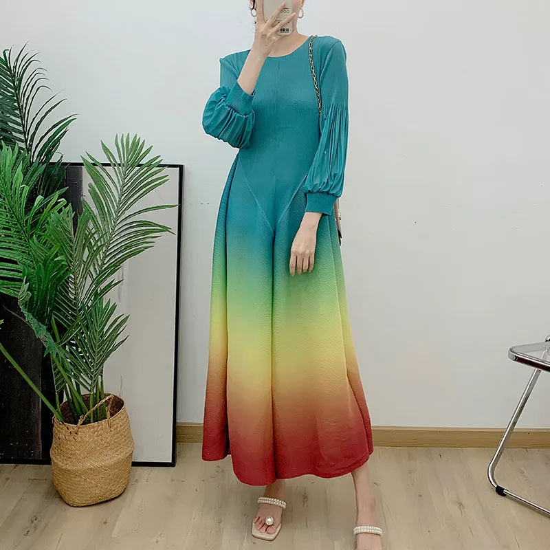 Grundläggande casual klänningar Gradient Miyake Pleated Dress Round Neck Long Puff Sleeves Color Block Female Maxi Elegant Party Clothing 230922