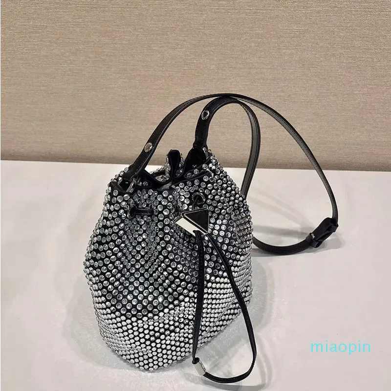 2023-Designer Bag Handväska Crystal Bucket Bag Mini Imitation Crystal Satin Material axelväska allt avslappnad utseende nivå superhög netkändis