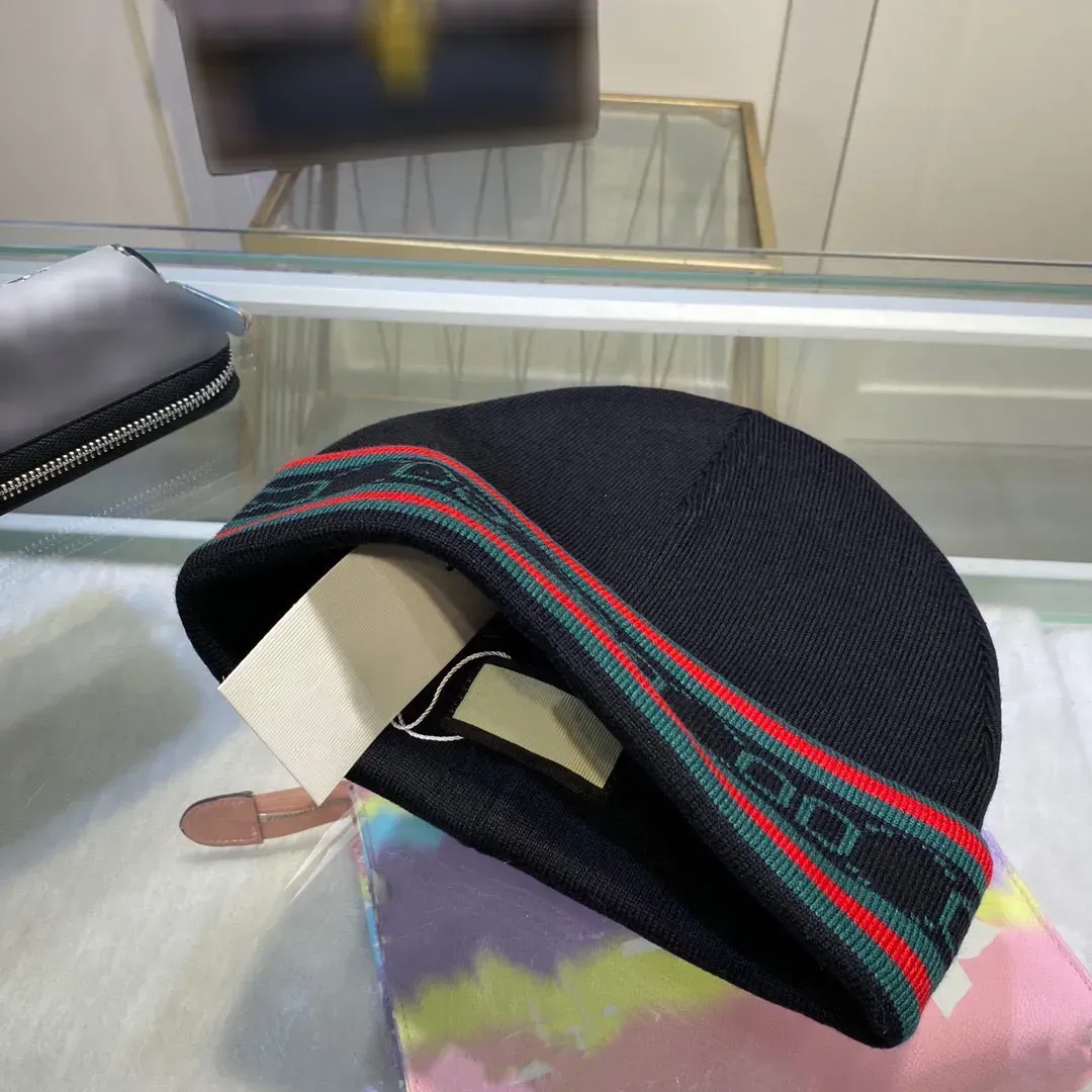 Kadın Tasarımcı Çizgi Bonnet Şapkaları Moda Kış Örgü Beanie Şık Sonbahar Şapka Adam Açık Hava Erkek Seyahat Kayak Sport Casquette G239032BF