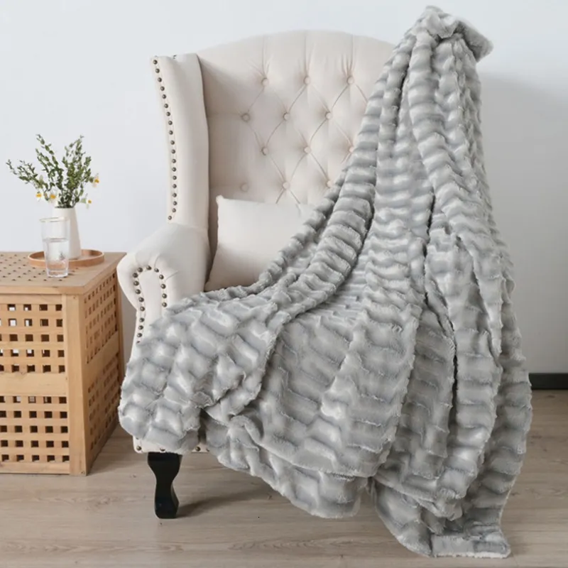 Filtar Super Soft Comfy Fleece Filt för soffan Lättvikt Fuzzy Flannel Bed Throw Autumn Winter Warm Plush Double 230923