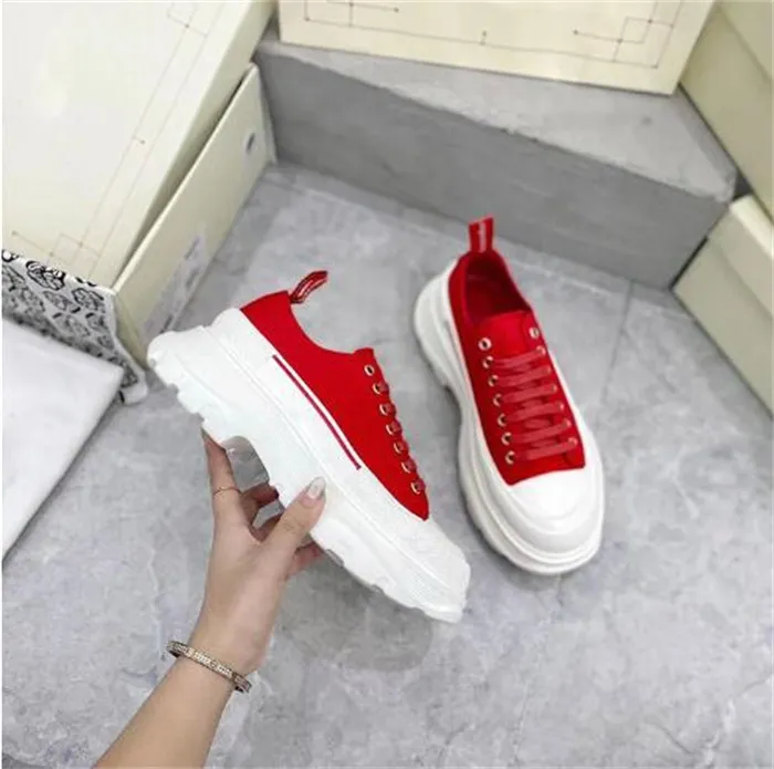 Designer Running Shoes Tread Slick Low Casual Canvas Shoes Boots spetsar Läder lyxiga kvinnor Män för vit svart tränare plattform Sneakers Ladiestrainers